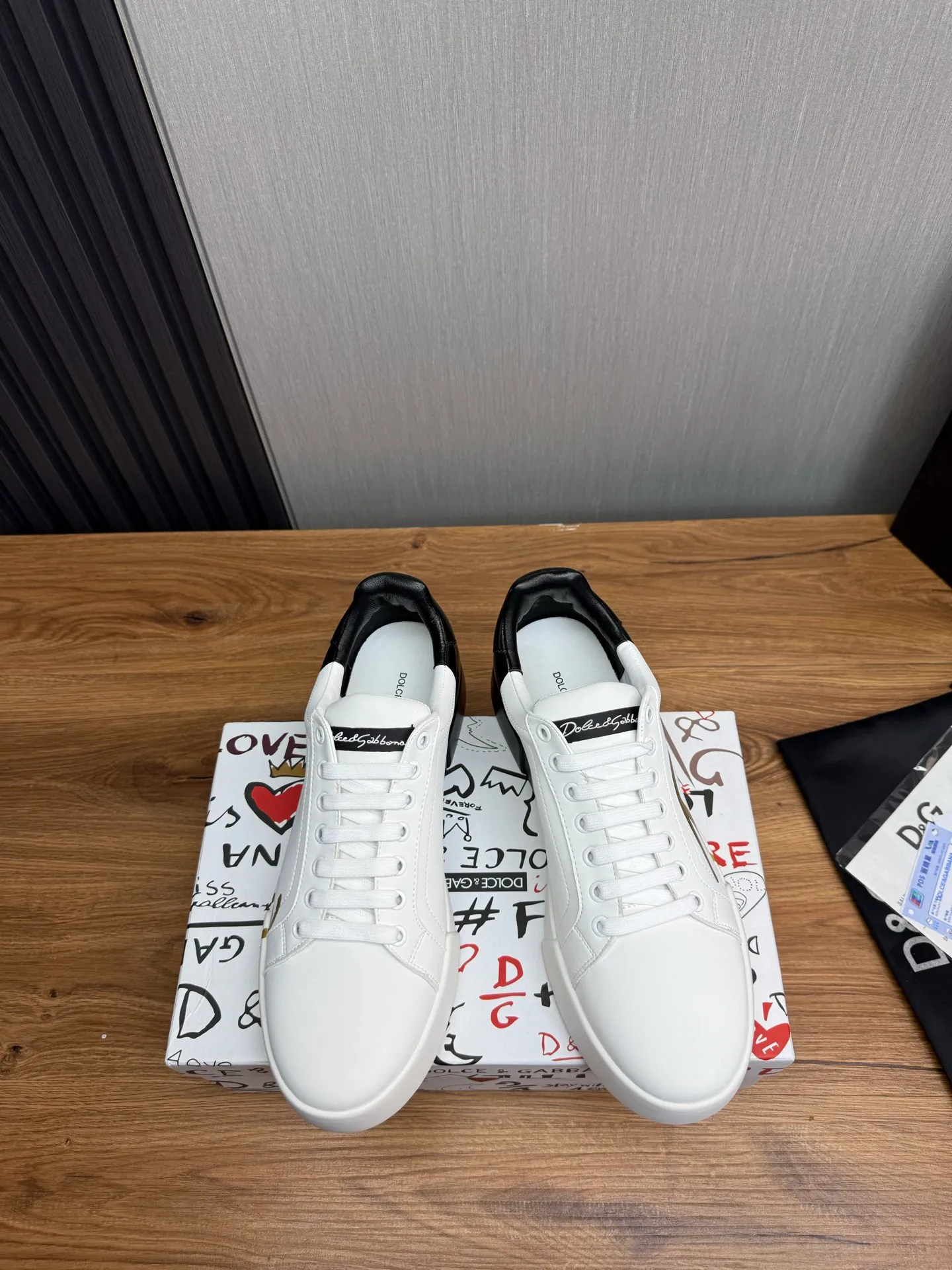 Men's men's shoes💰440💰Dolce & gabbana (DG) official website synchronized new models💥1 fashionable hot models: 1 Exclusive mold opening ✅Imported cowhide for the upper, unique brand style logo upper💥Sheepskin feet🐑Original private mold outsole✔️36-44 (38.45 custom-made, non-refundable)